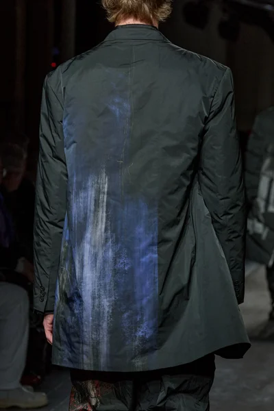 Look 60